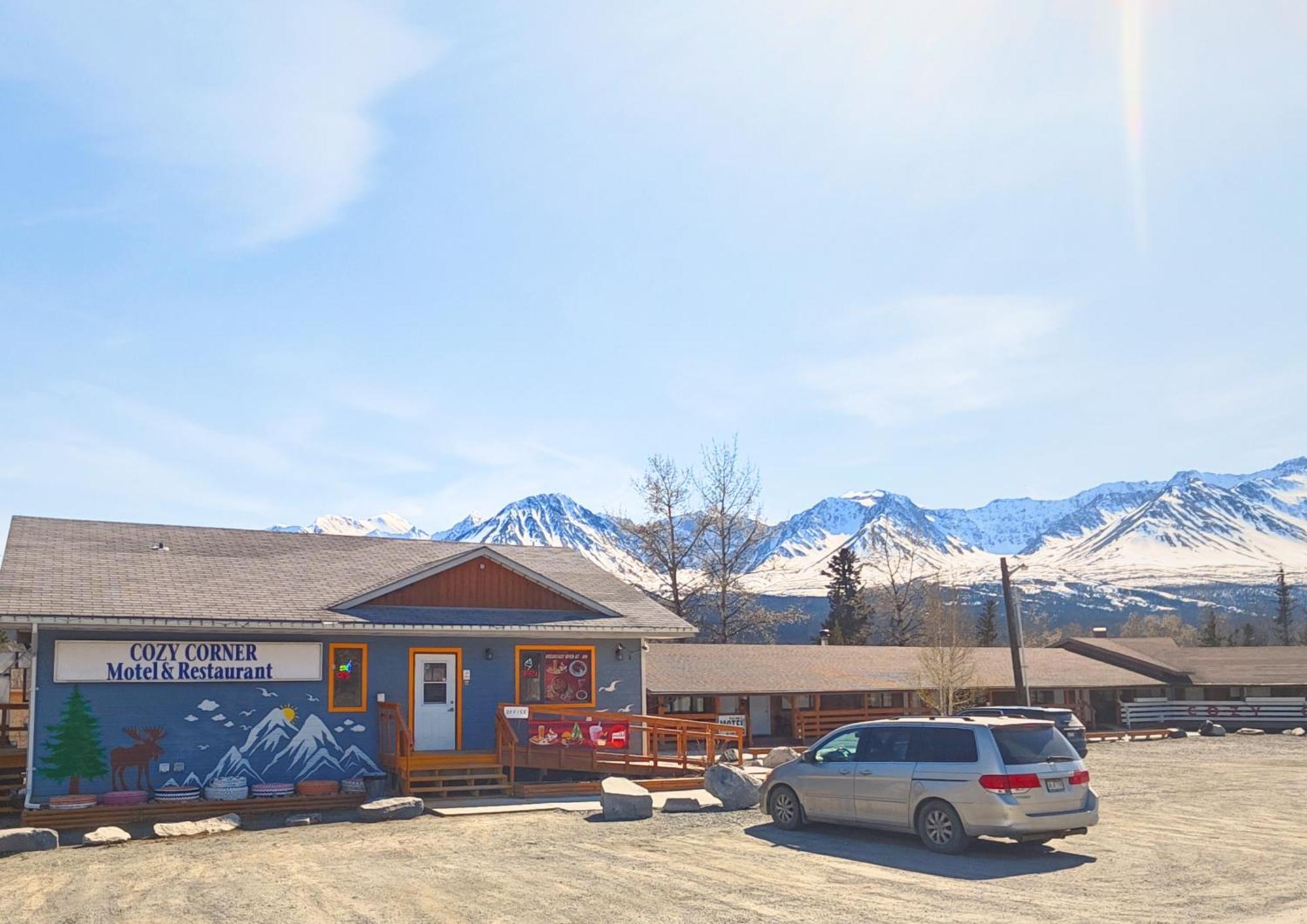 Cozy Corner Motel & Restaurant Haines Junction Exterior photo